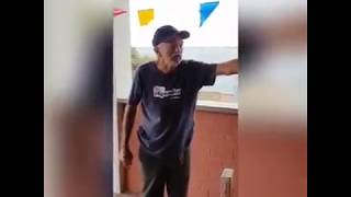 Pegadinha Enfiando Dedo No Furico