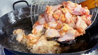 【今日の賄いも飯テロ】手羽元のチリソース煮込み Stewed chicken wings with chili sauce