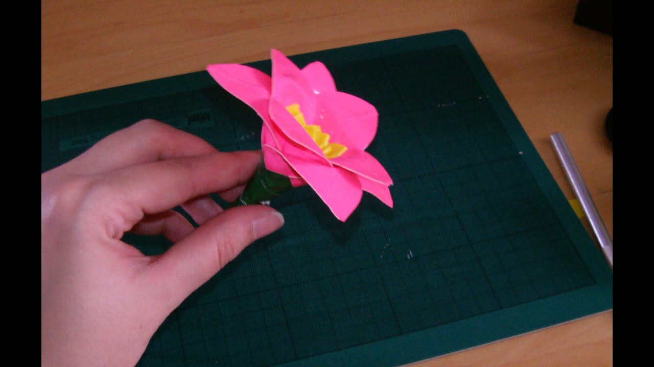 How-To: Duck Tape® Daisy Pen