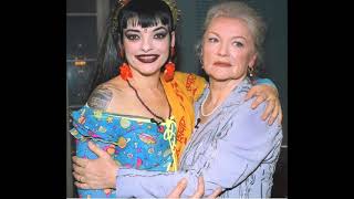 NINA HAGEN &amp; FRITZENS DAMPFERBAND &quot;MAMA&quot; (East German song)