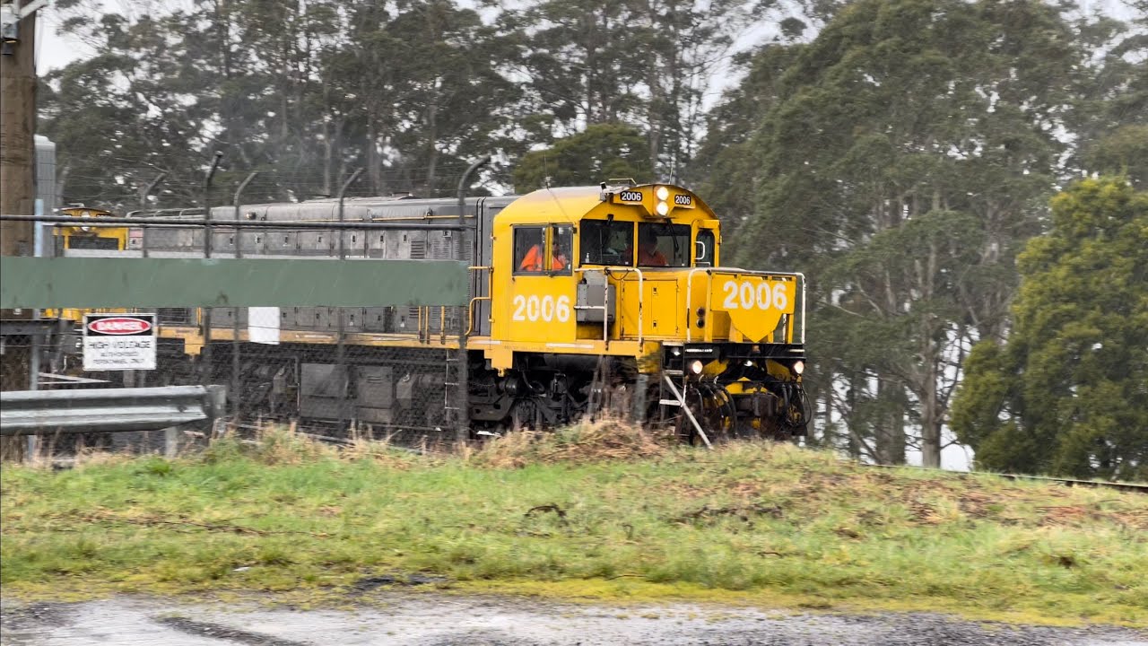 TasRail 2006 2002 2010 2001 77 empty Ore train Ridgley YouTube