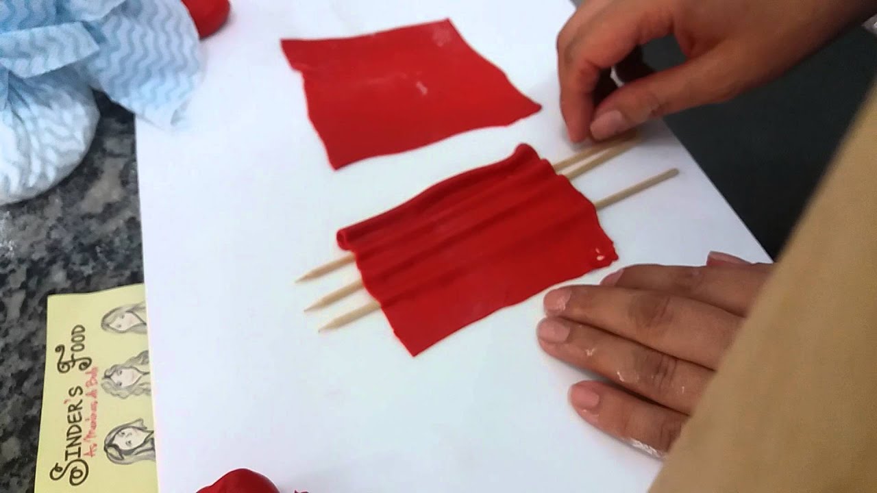 Como fazer cortina de circo em pasta americana para colocar no bolo