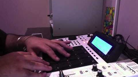 BEAT ON MPC 2500 WITH LOGIC PRO SYNC