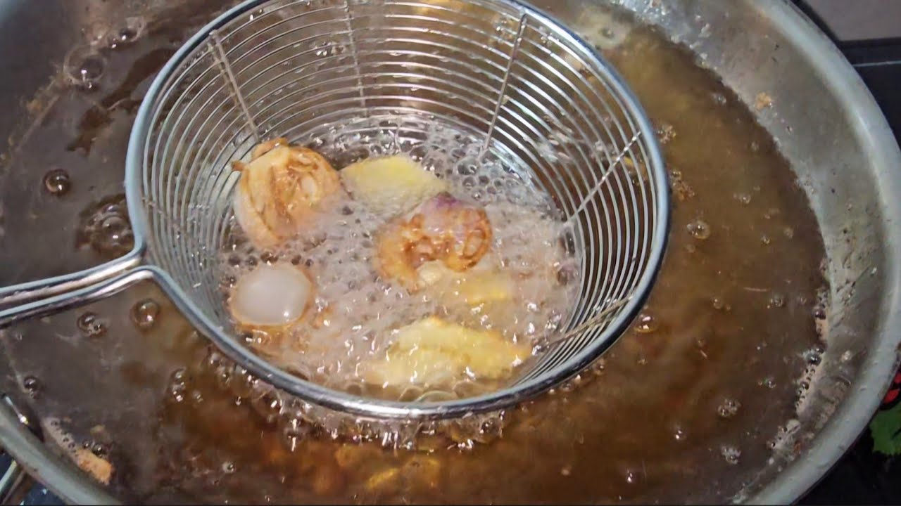 Rán Tóp Mỡ Muốn Dầu Được Thơm Trắng Thì Cho Hai Thứ Này- Bí Quyết Rán Không Văng Dầu Bạn Chưa Biết !