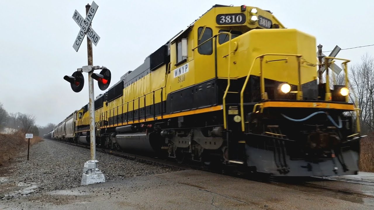 WNYP RR YELLOW JACKET EMD'S THUNDER BY W/ TONS OF HORN!!!  