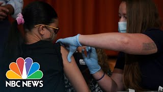 U.S. Records 864,000 Daily Covid Vaccinations, Highest Since July