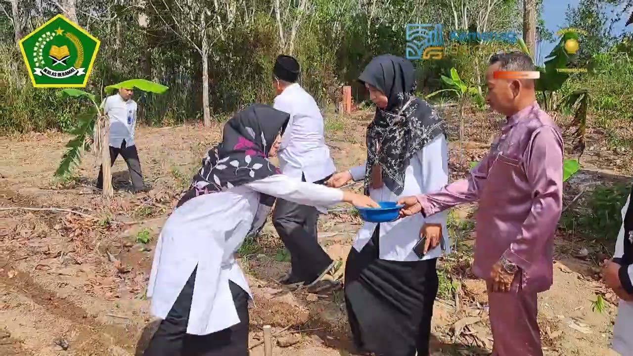 Tim Green Economy Kemenag Bintan Mulai Tanam Jagung