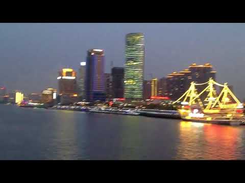 Video: Brauciet Pa Pasaules ātrāko Vilcienu Šanhaja - Matador Network