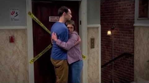 Sheldon and Amy hug after talking about Mars