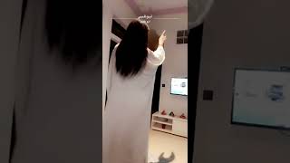 رقص اماراتية في شقة