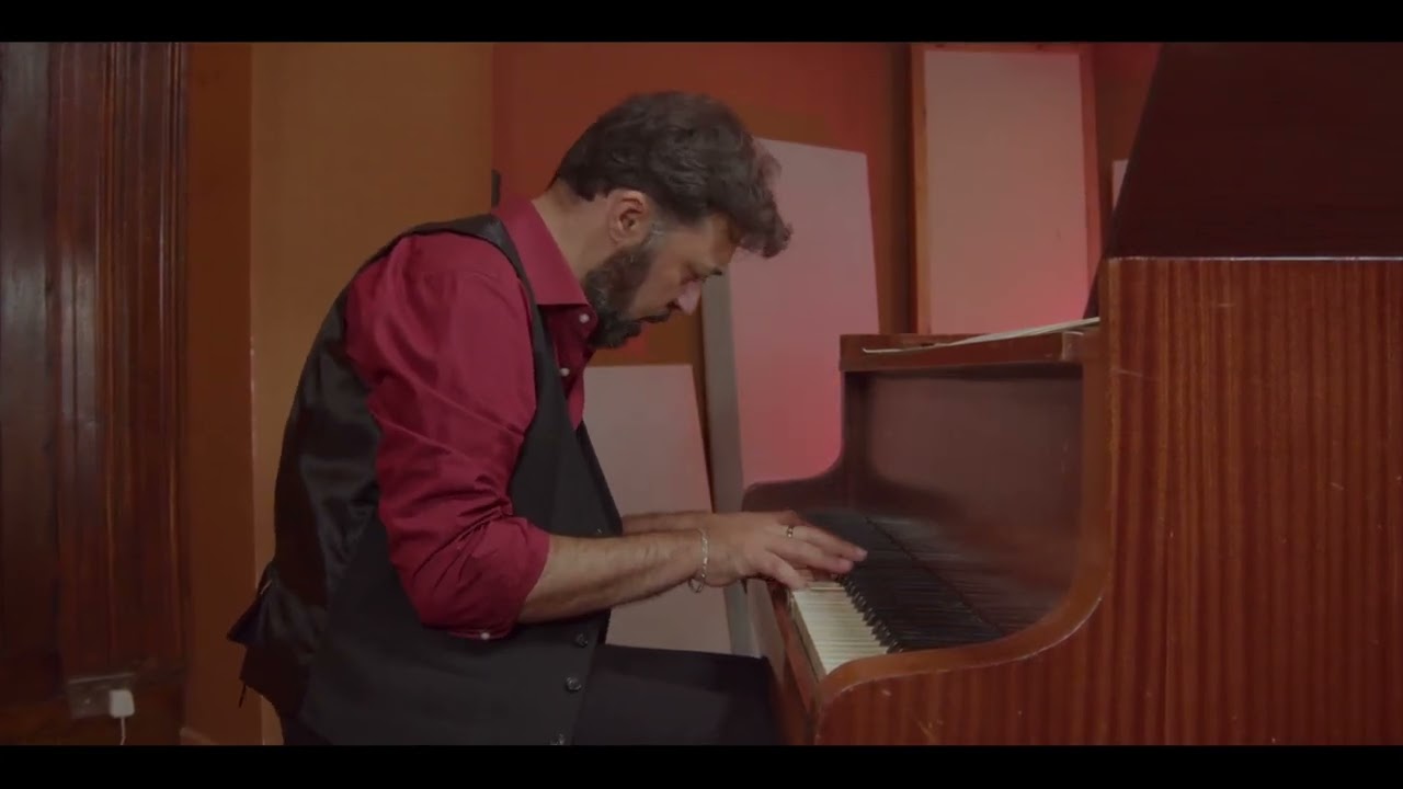 YouTubeでAntimo Magnotta - Surprising Lights (Live at Buffalo Studios, London)を視聴 YouTubeでAntimo Magnotta - Surprising Lights (Live at Buffalo Studios, London)を視聴