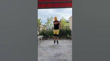 Another awkward transition. Double Under Southpaw to Double Under Cross. #jumprope