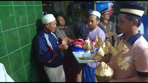 Acara Aqiqahan dan potong rambut Ba
