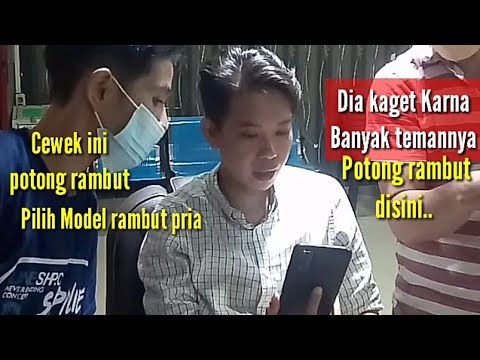 Video: Gadis-gadis Dari Pasukan Bola Sepak Memotong Rambut Mereka Untuk Menyokong Rakan