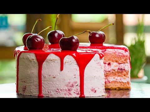 Video: Sponge Cake With Whipped Cream And Cherry