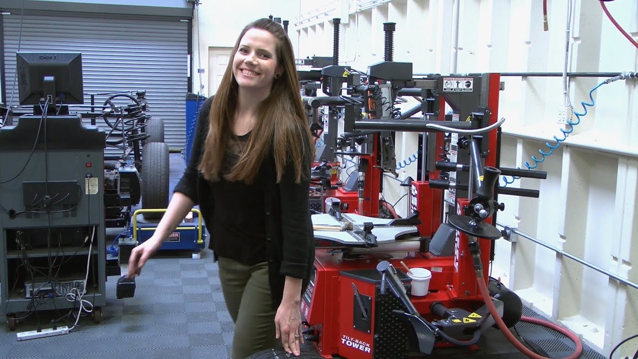 Siobhan Leslie Changing Tire 1 YouTube