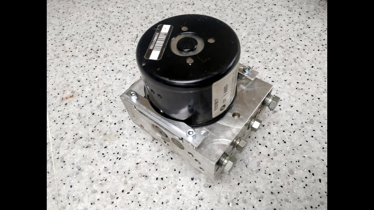 Demontaż pompy ABS w motocyklu BMW / Disassembly ABS pump from BMW motorcycle - YouTube