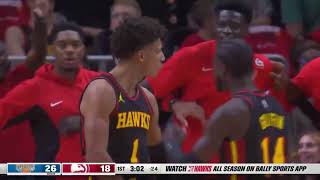 Jalen Johnson with a unreal poster dunk on Isaiah Hartenstein 😳