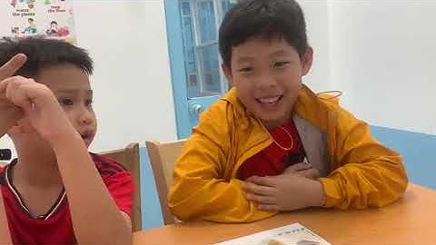 Tiếng Anh Giao Tiếp Phan Thiết: Shin and King practice talking about Christmas Meals