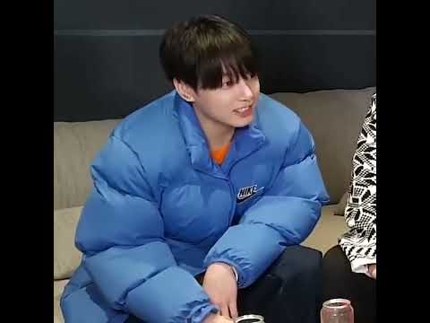 Jungkook Singing Jamais Vu In Vlive After Taehyung Said He Like Jamais Vu He Sounds So Perfect