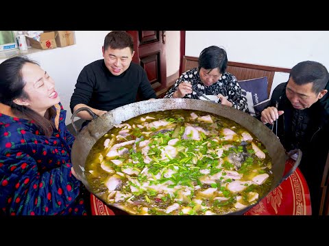 Video: Ikan Dengan Nasi Dan Saus Dalam Pot