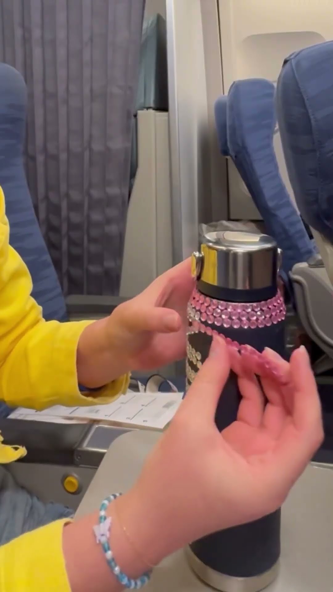 LO DECORÉ CON NOMBRE EN EL AVIÓN ✈️✈️