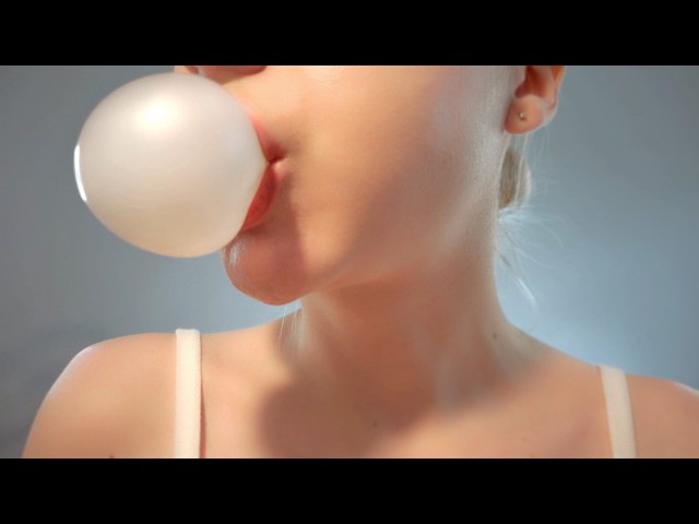 ASMR - Gum Chewing Ear to Ear, Mouth Sounds, Some Kisses | Close Up [No Talking]