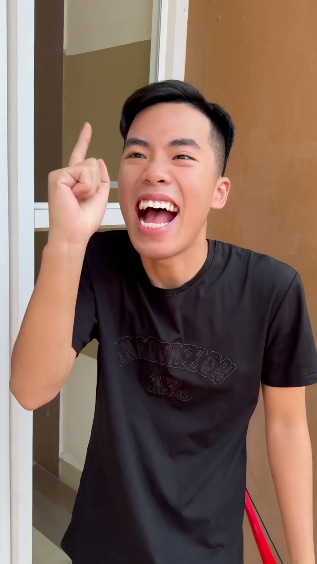 LNS - Đọc sách cũng không yên với anh ấy || prank the girl by fire #shorts