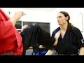 Contrer un low kick en Penchak avec Franck Ropers