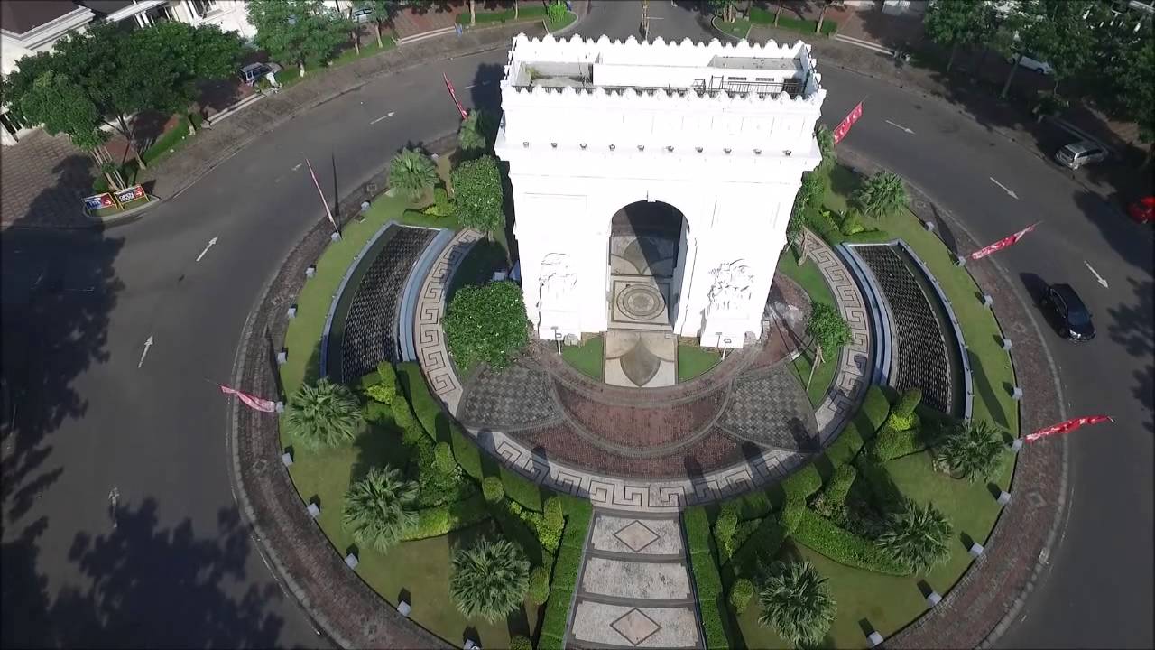 Arc De Triomphe Wisata Bukit Mas Surabaya By Djemi Ferdinandus