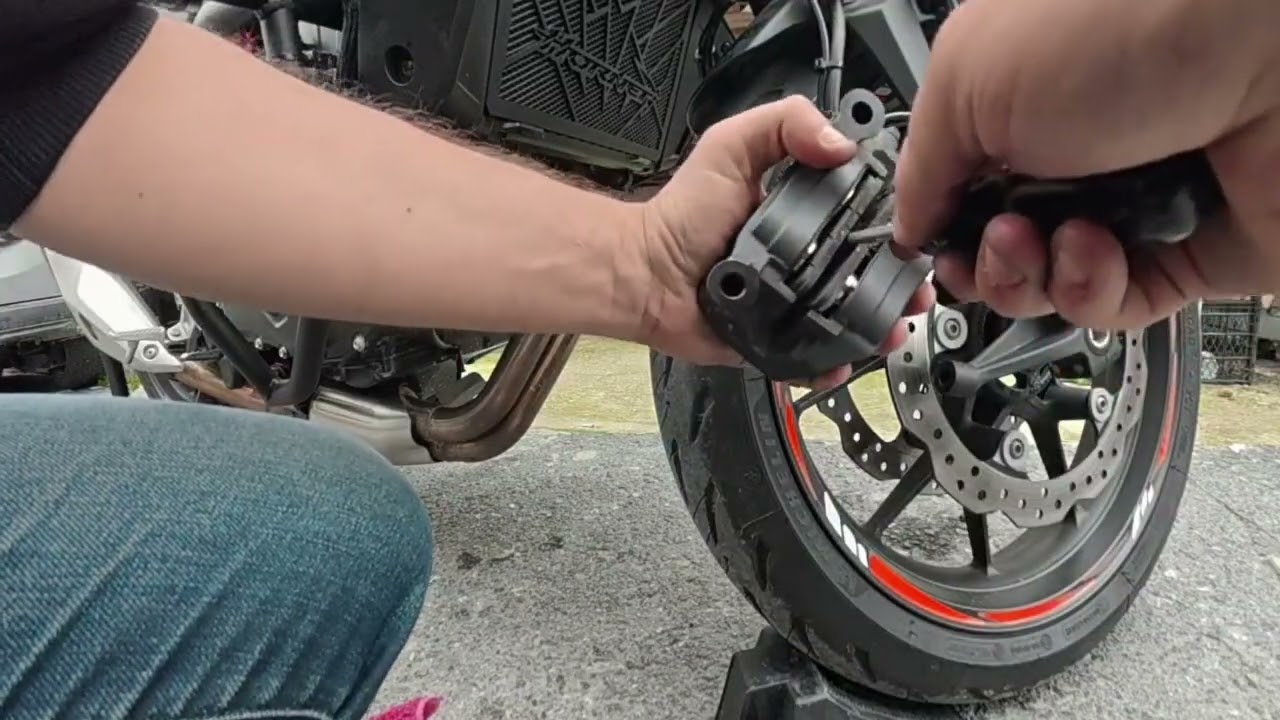 Honda Hornet 750 vs 500 brake pad (Ön fren balata değişimi)