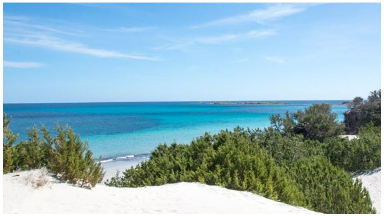 Spiaggia di Capo Comino Dune bianchissime e mare Cristallino Sardegna