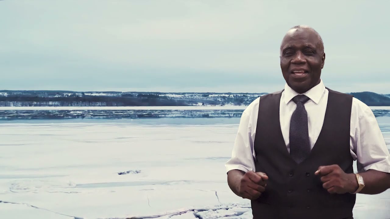 Pasteur André Mbweshi, dans 