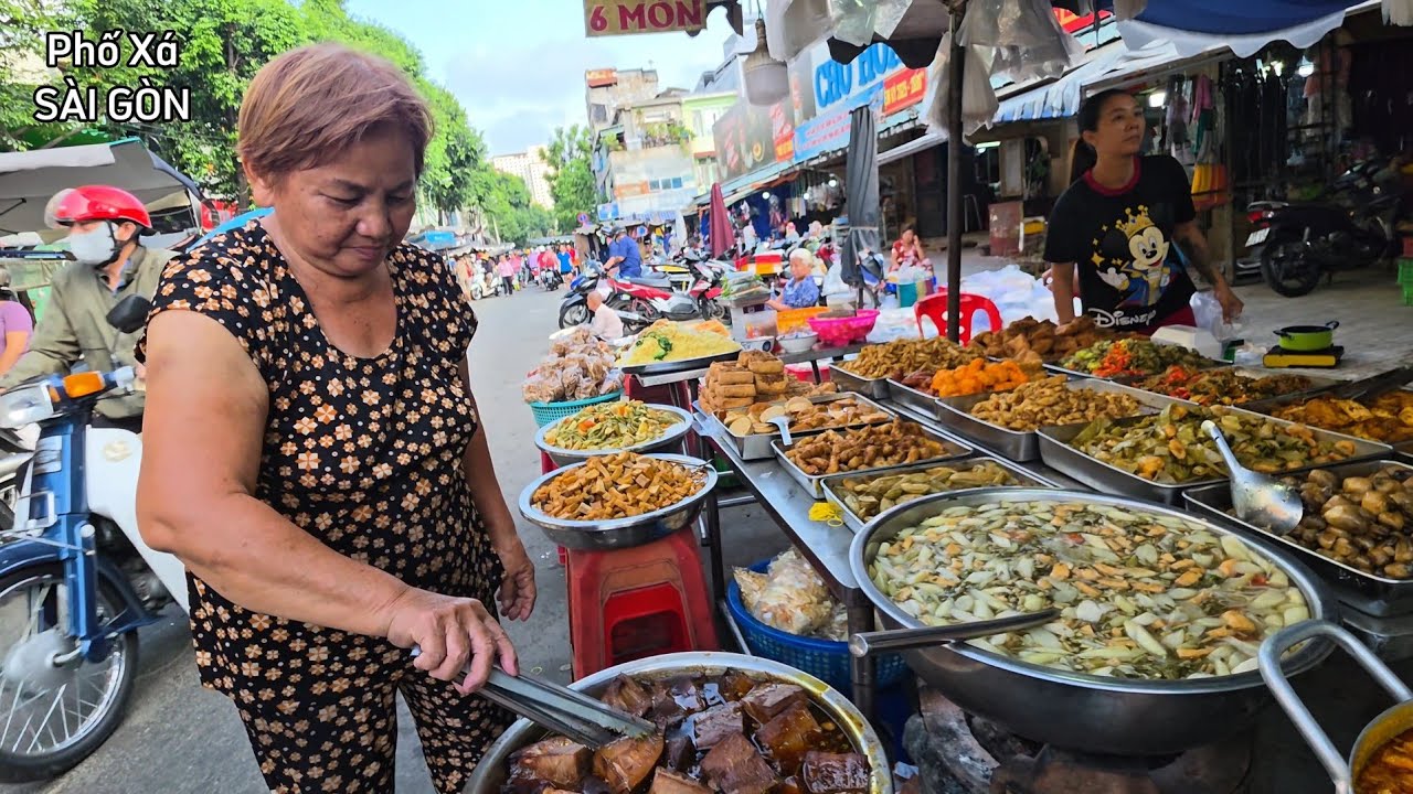 Quá độc đáo bà má u60 nấu cả THIÊN ĐƯỜNG ẨM THỰC chay mặn CHỈ 25k, 30K ngay chợ HÒA BÌNH