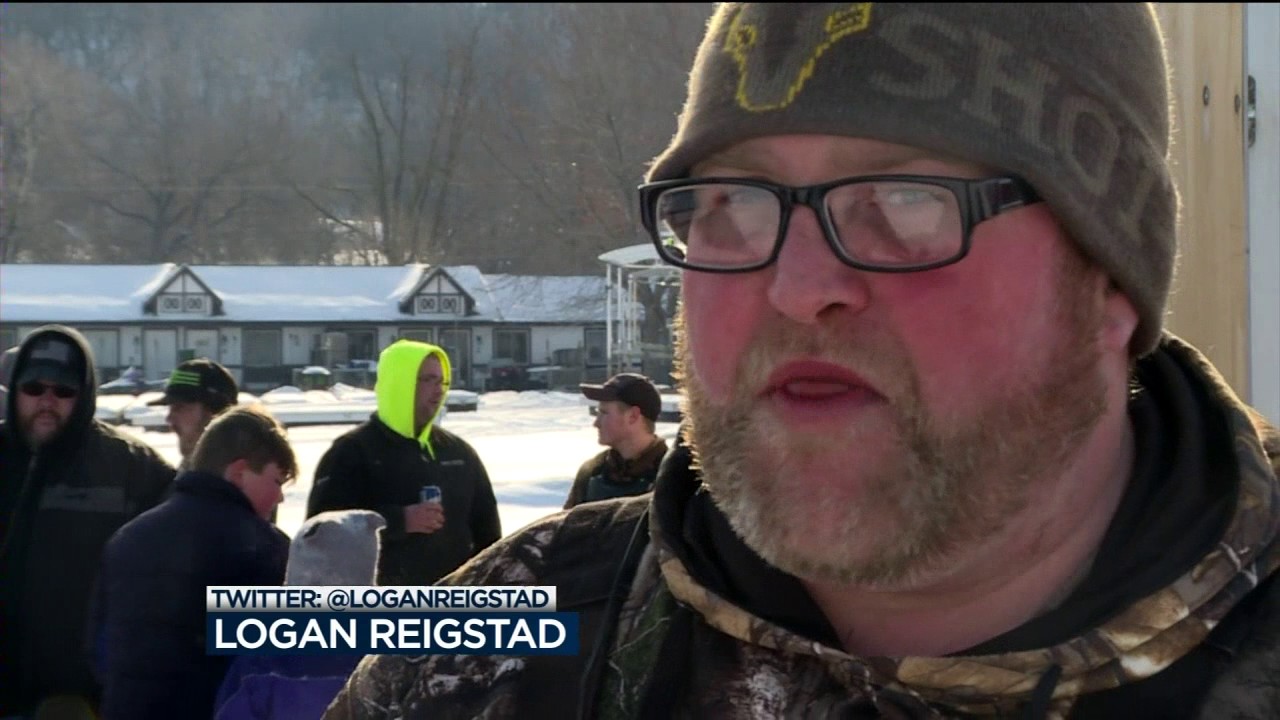 Winter ice racing attracts dozens to Lake Wisconsin