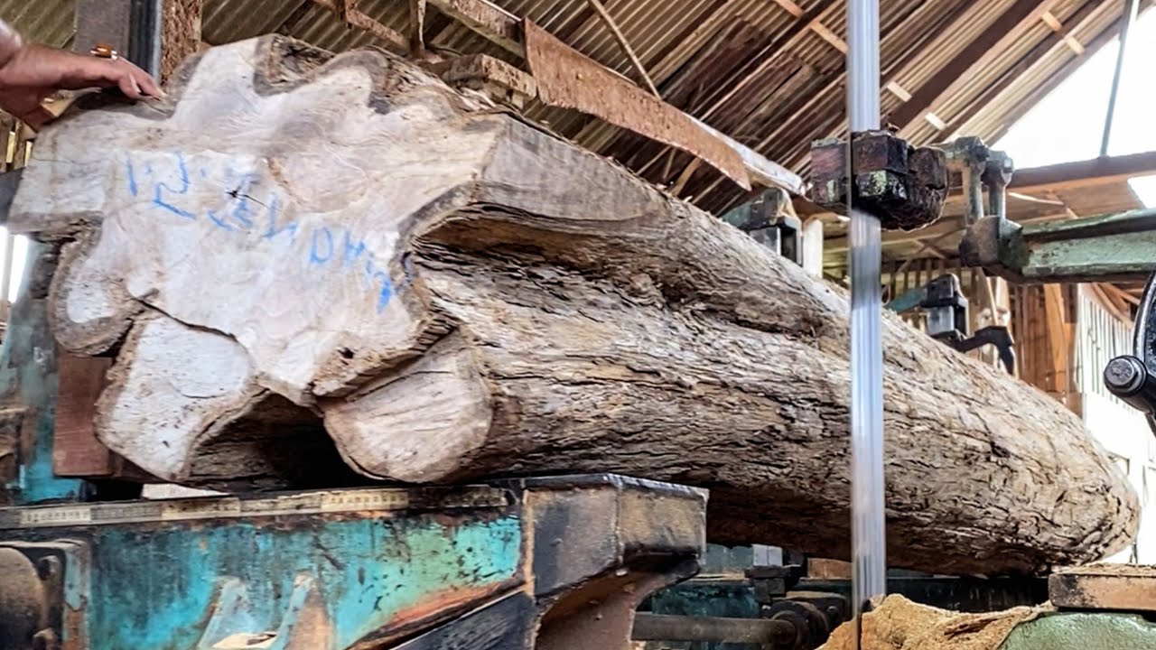 Old sawmill, sawing teak wood to make furniture - YouTube