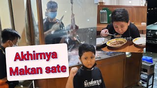 Elang dan Diaz Akhirnya kesampaian makan sate di pak Pong, Habis tak bersisa
