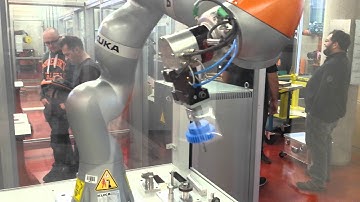 KUKA College: Blue Gear Demo