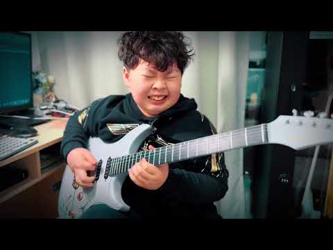 十一岁小孩哥电吉他演奏《海阔天空》尾奏！ 背弃了理想，谁人都可以，哪会怕有一天只你共我！电吉他 海阔天空 beyond 前奏一响拾起多少人的回忆 恩雅inspire电吉他