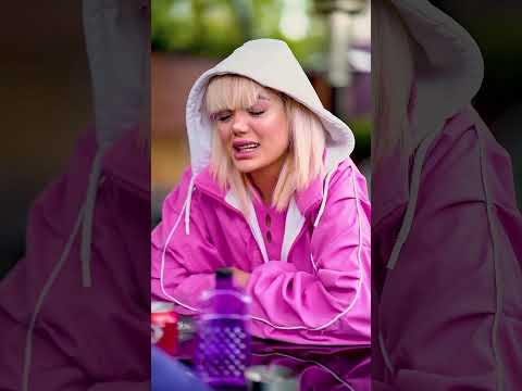 کاش تو سن کم گول حرفای قشنگو نخورید تهش میشه یه عمر پشیمونی