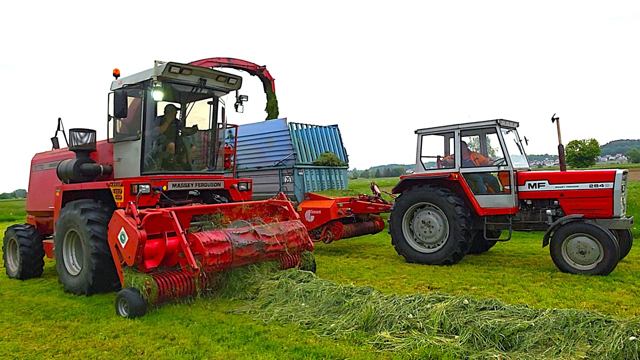 Massey Ferguson 8 -Zylinder Häcksler 5170 bei Regenwetter mit MF 284 S & MF 1134 und Mengele LW