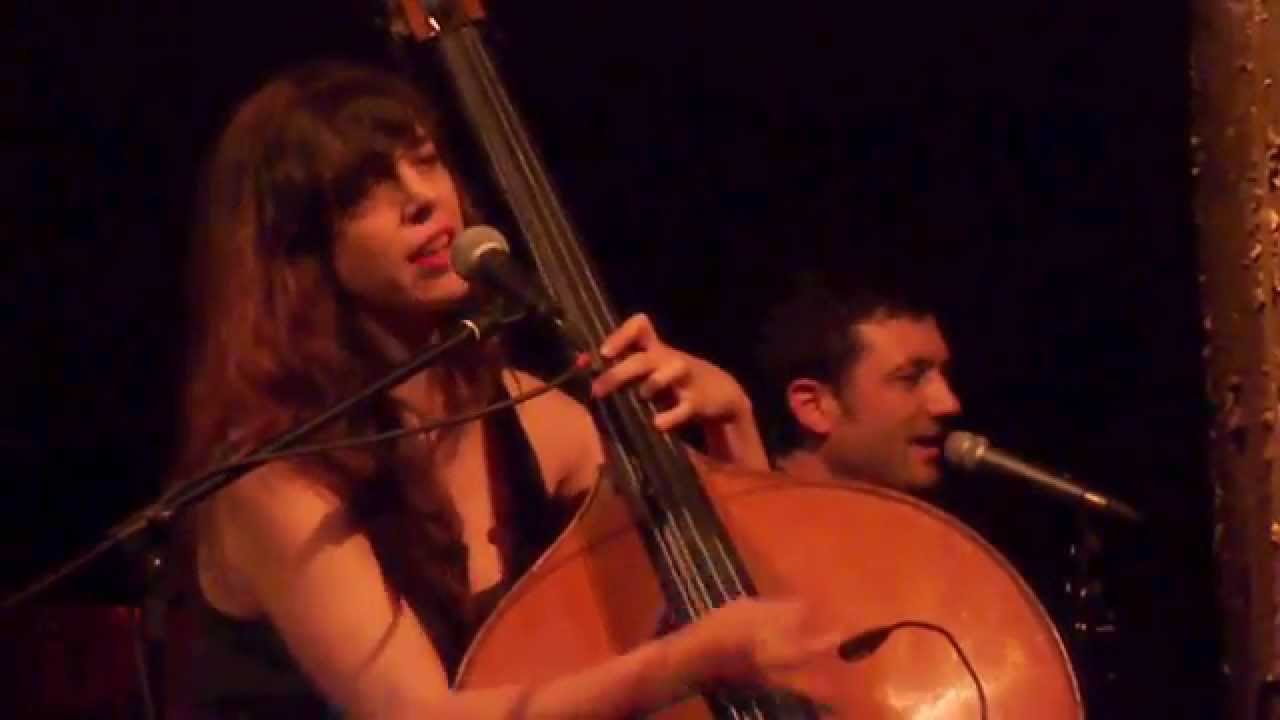 Albin De La Simone Et Sa Compagne Albin de la Simone et Sarah Murcia "Vertiges de l'amour" aux Bouffes du