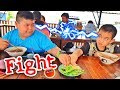 ศึกดาบถั่วงอก โอมซีลทะเลาะกันบนโต๊ะกินข้าว!!! | Zeal Attact Ohm on table