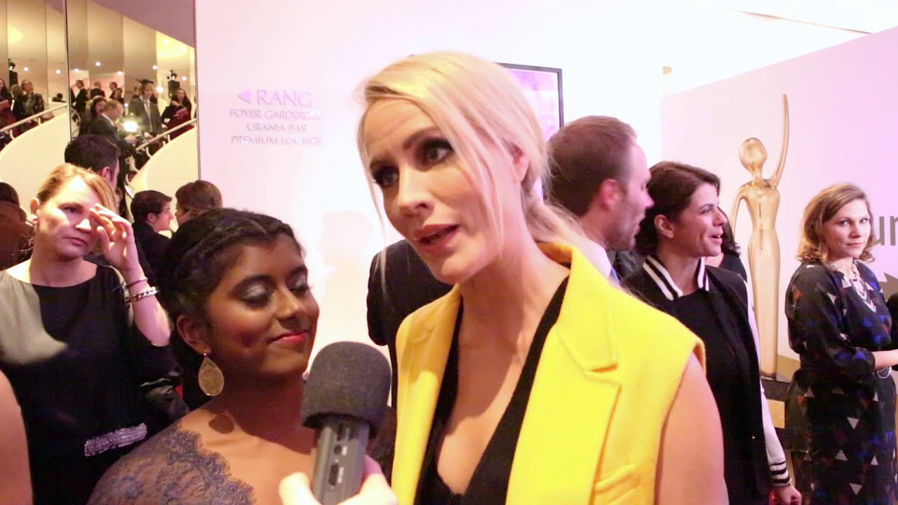 Judith Rakers und Anna Vikky auf dem roten Teppich bei 