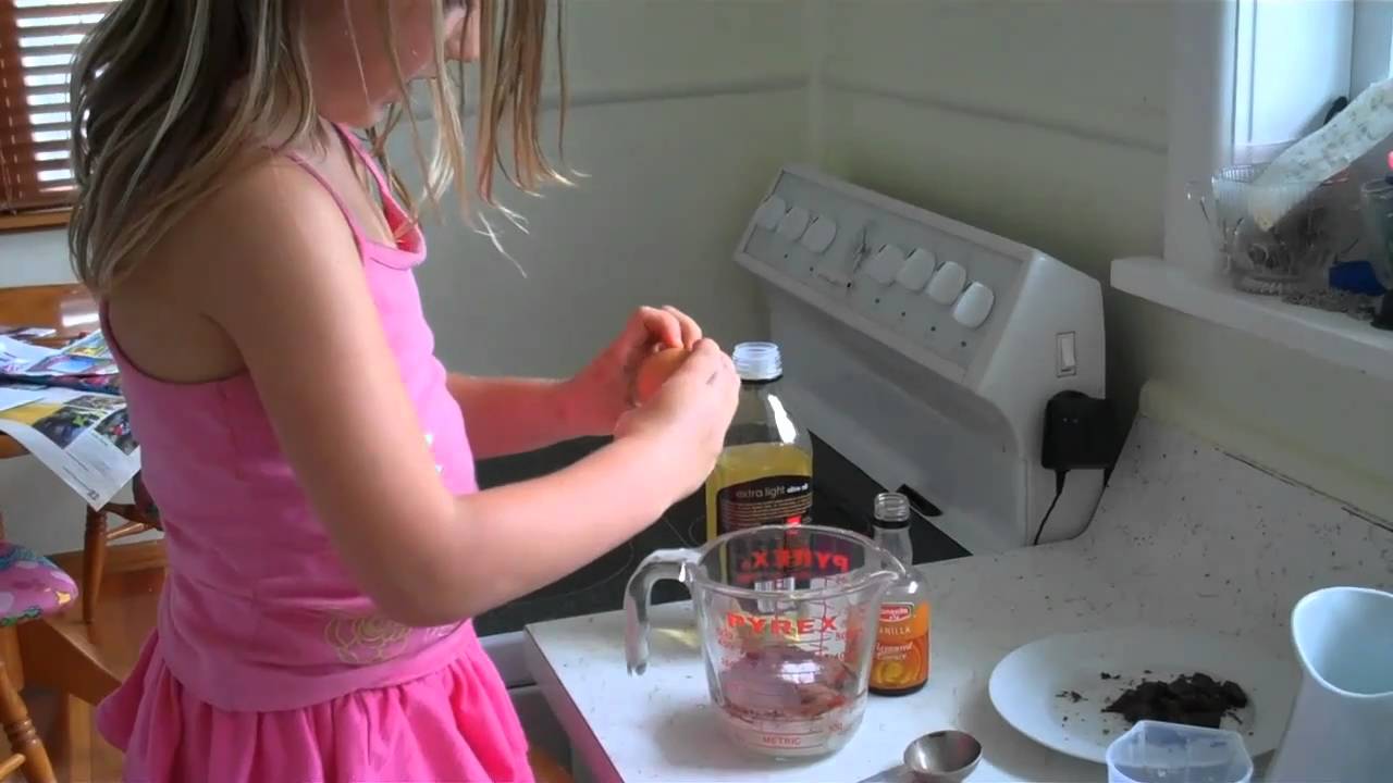 Gabby's 5-minute Microwave Chocolate Cake in a Cup