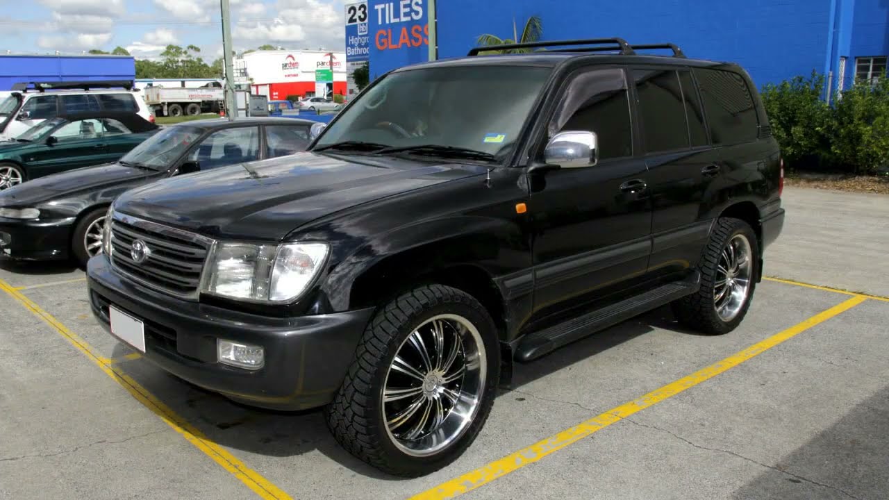 2006 toyota land cruiser 100 series 22 inch custom rims g2 180Кадр из видео 2006 toyota land cruiser 100 series 22 inch custom rims g2 180 wheels