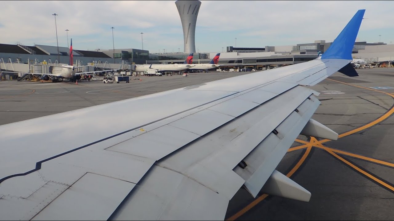 United Airlines Boeing 737MAX 9 [N17529] pushback, start up, and takeoff from SFO