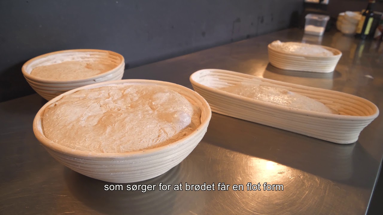 Hævekurve, se kok Simons Gaard bage brød - YouTube