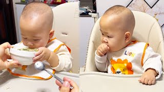 Cute Twin Brothers Momentthe Elder Brother Watched His Twin Brothers Grab Food