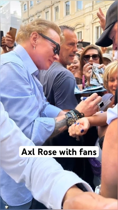 GUNS N ROSES AXL ROSE with FANS #gunsnroses